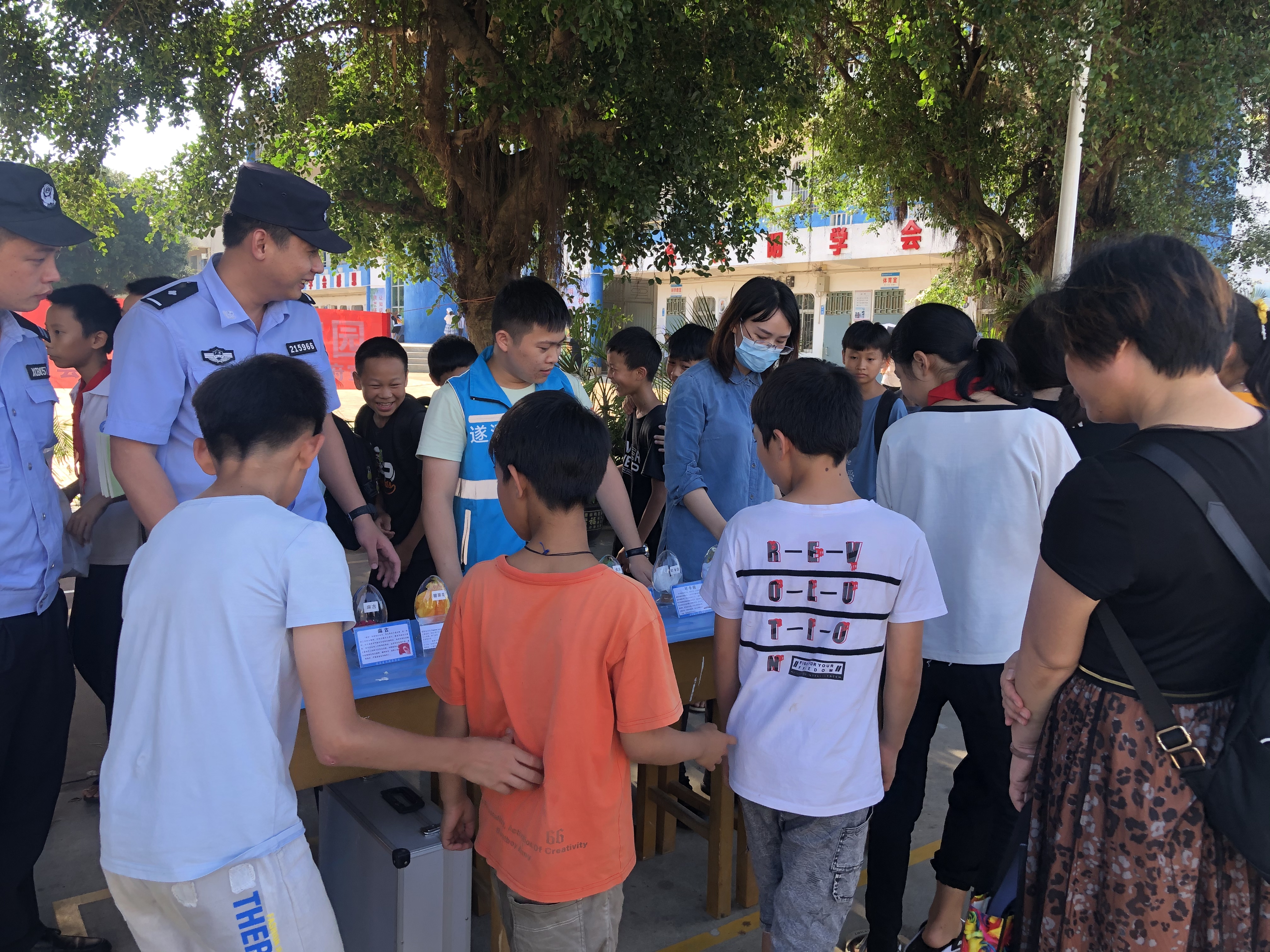 嶺北鎮到嶺北中心小學開展禁毒+反詐宣傳活動