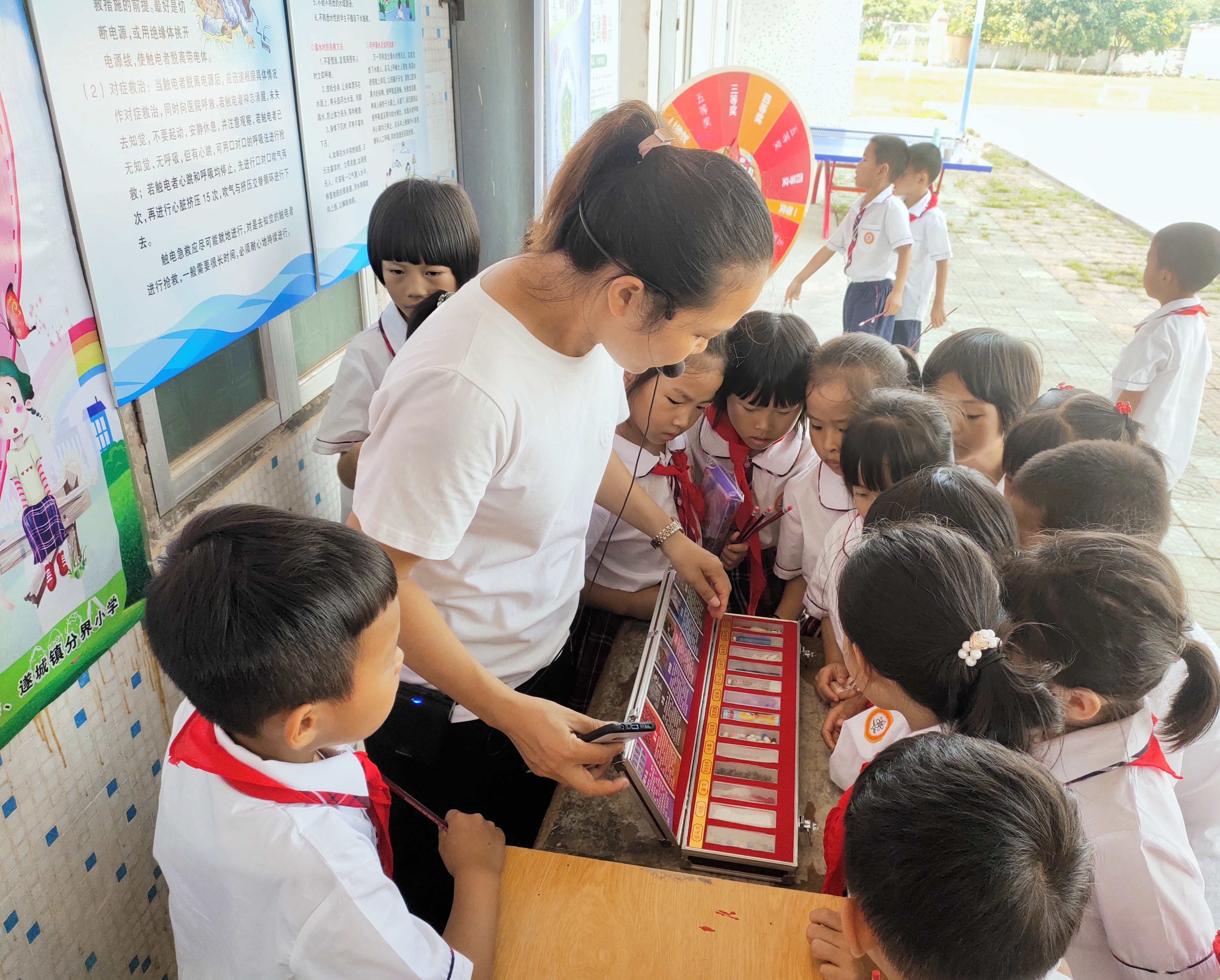 時間：2021年5月31日；地點：分界小學；主辦單位：團縣委；活動主題：遂溪縣2021年“慶六一 講安全”鄉村小學校園安全自護教育游園活動9.jpg