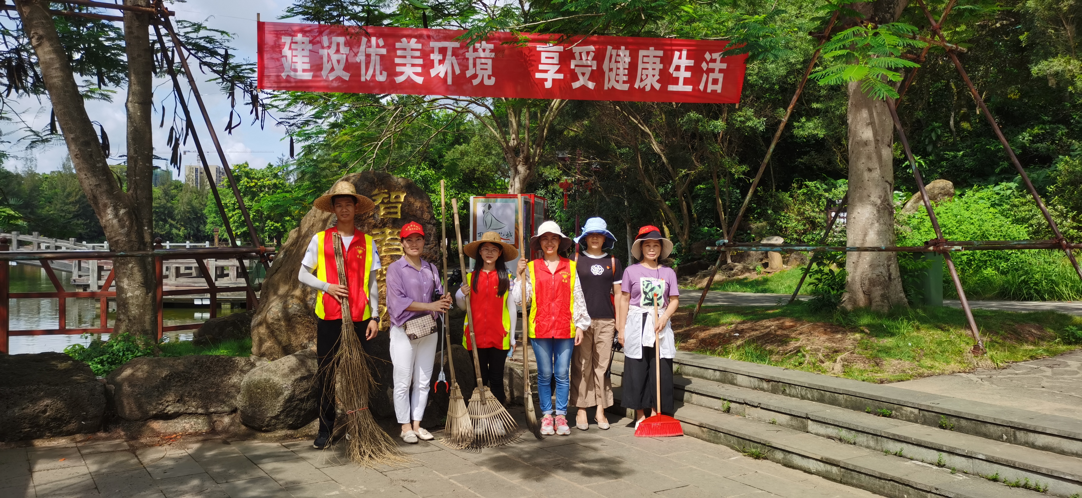 時(shí)間：2021年5月28日；地點(diǎn)：孔子文化城；主辦單位：團(tuán)縣委；活動(dòng)主題：“建設(shè)優(yōu)美環(huán)境，享受健康生活”主題教育活動(dòng)2.jpg