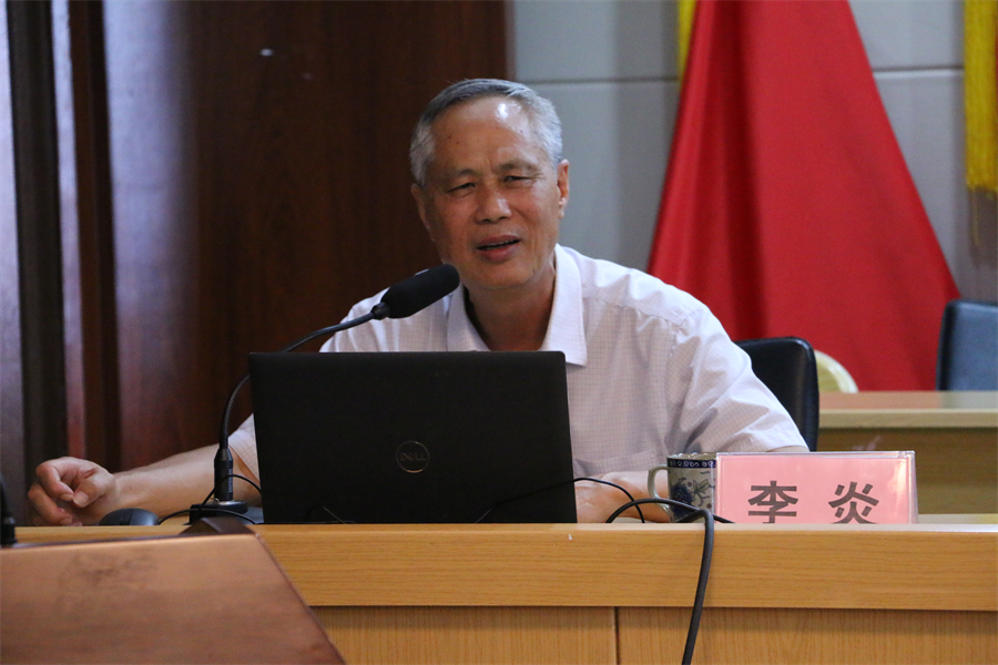 　（中共湛江市委講師團(tuán)李炎團(tuán)長(zhǎng)作宣講報(bào)告）.png