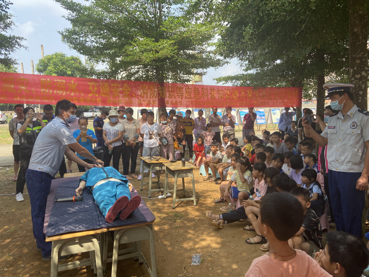 遂溪縣開展防災減災、防溺水、交通安全、消防知識等應急科普知識進萬家活動4.png