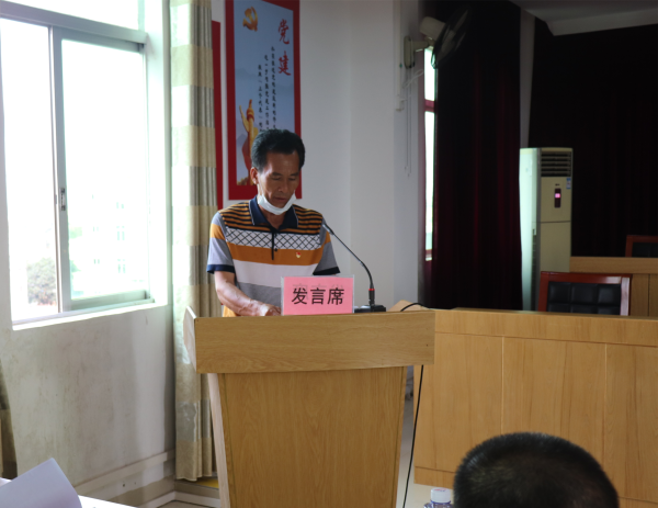 萬(wàn)山村委會(huì)主任發(fā)言.jpg