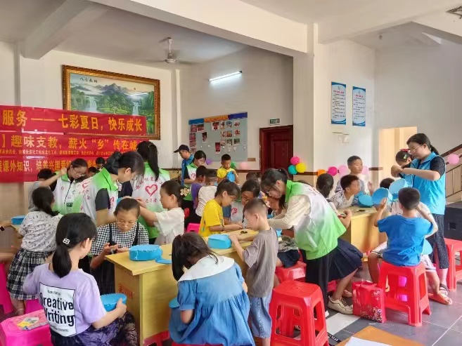 湛江幼兒師范專科學校薪火“鄉”傳支教隊開展紅色文化愛國教育.jpg