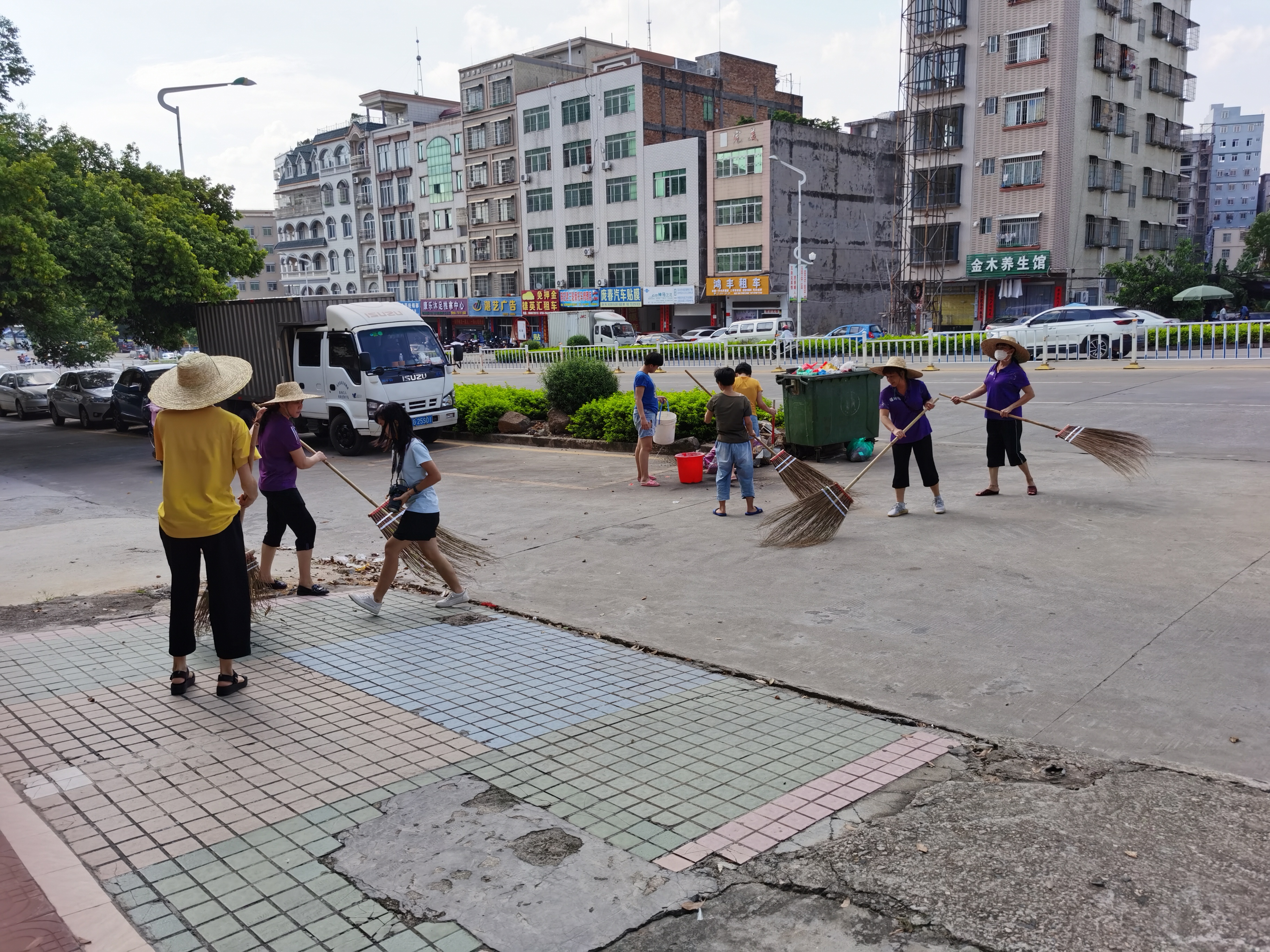 遂溪縣福利院開展愛國衛生大行動.jpg